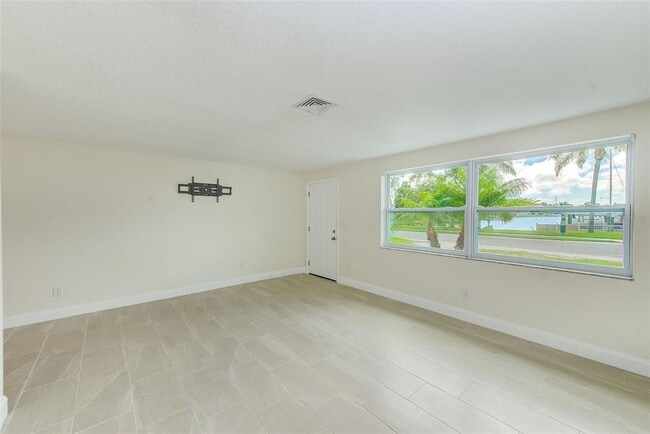 Building Photo - 178 175th Ave E