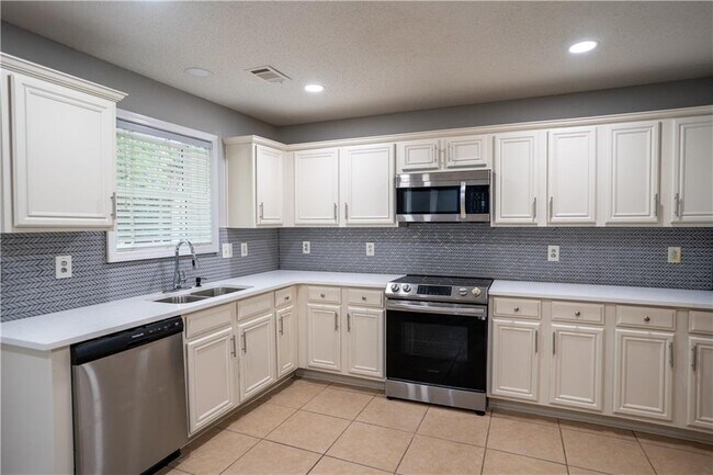 Building Photo - 3243 Newtons Crest Cir