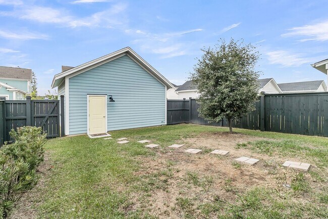 Building Photo - Charming Charleston Home in the Heart of M...