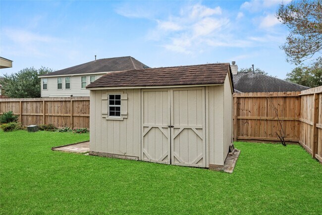 Building Photo - 16703 Summer Cypress Ct