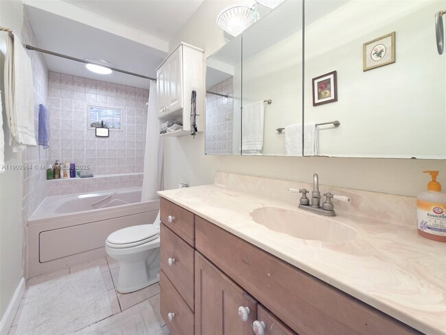 Building Photo - 10965 SW 116th St