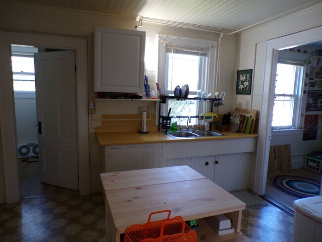 Building Photo - 38 Pine St