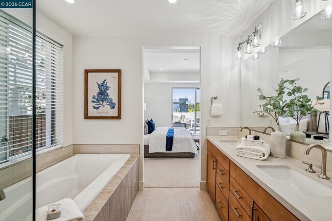 Building Photo - 1756 Cole Ave