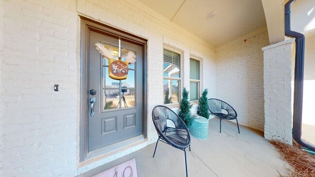 Building Photo - Spacious and Well Maintained 3 Bedroom Townhome in Woodward Oaks