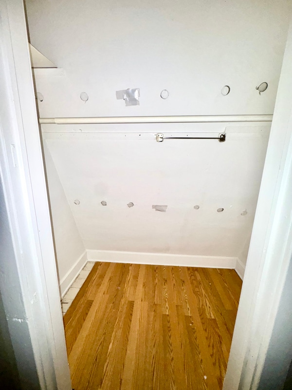 Building Photo - 922 W Broadway St