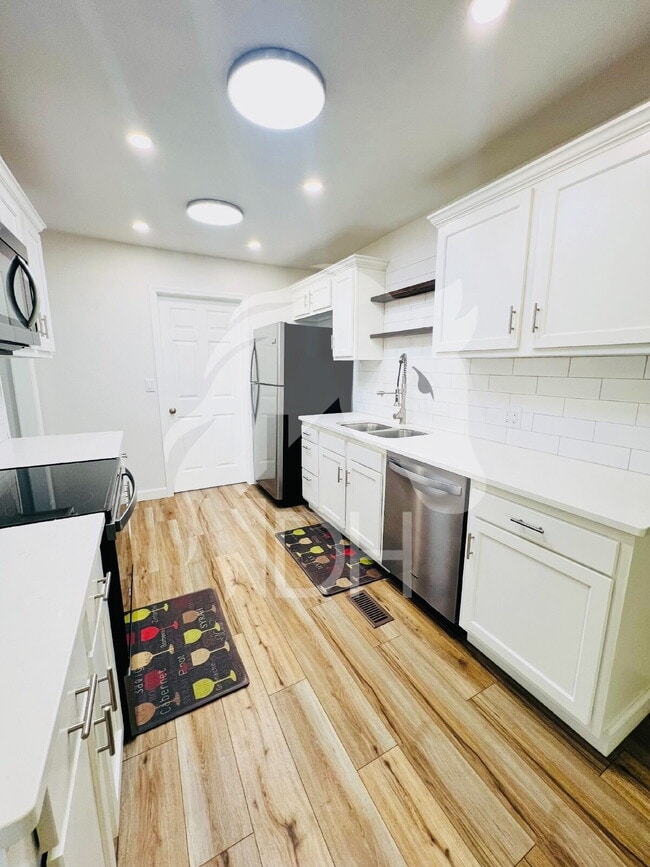 Building Photo - 414 Deer Run