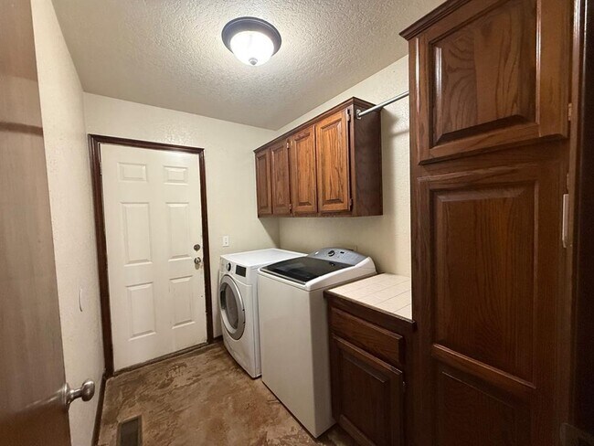 Building Photo - 18509 Chestnut Oak Dr