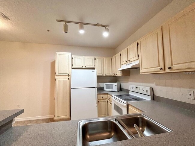 Building Photo - 1515 Legacy Club Dr