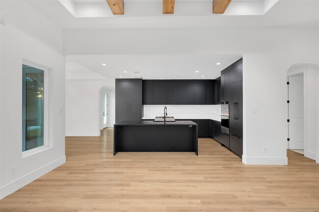 Building Photo - 15181 Frst Grv Dr
