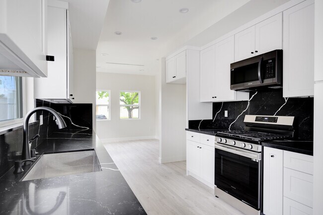 Building Photo - 1236 N Reese Pl