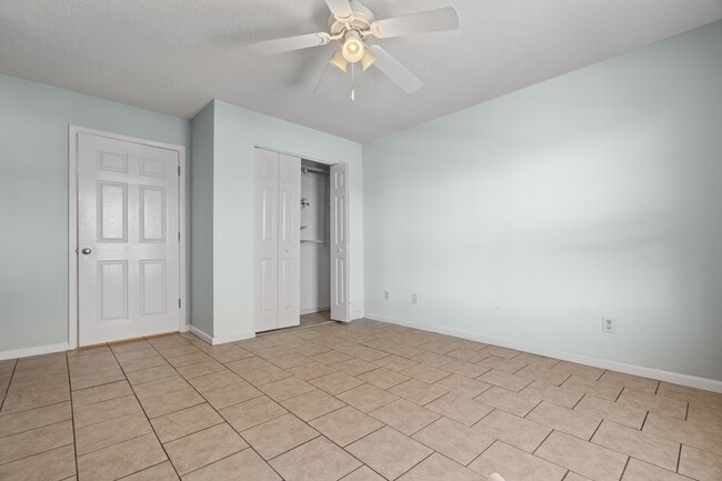 Building Photo - 527 3rd Loop Rd