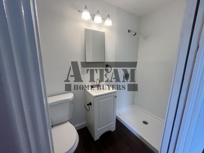 Building Photo - Fully Remodeled 3 Bedroom 2 Bathroom