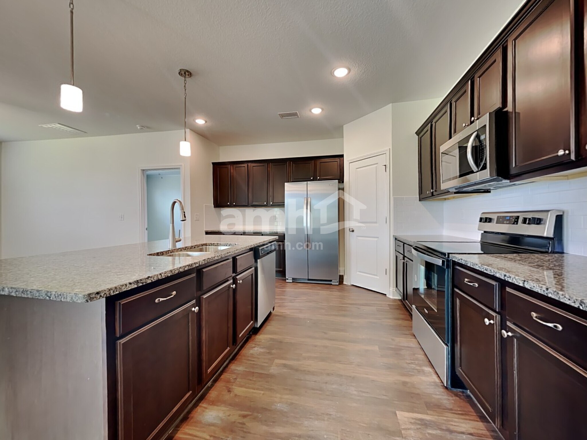 Building Photo - 370 Banyan Frst Dr