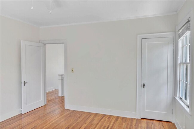Building Photo - 3551 Overlook Ave