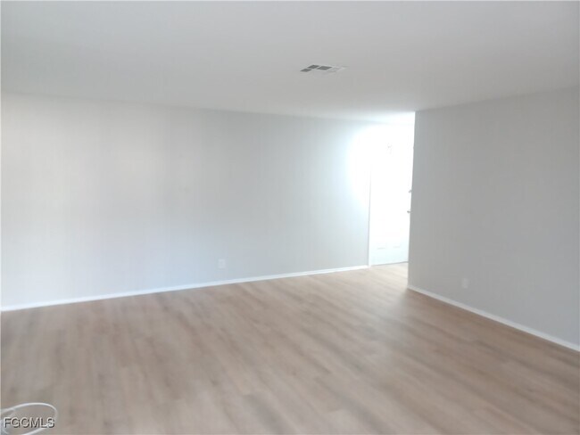 Building Photo - 937 SE 23rd Pl