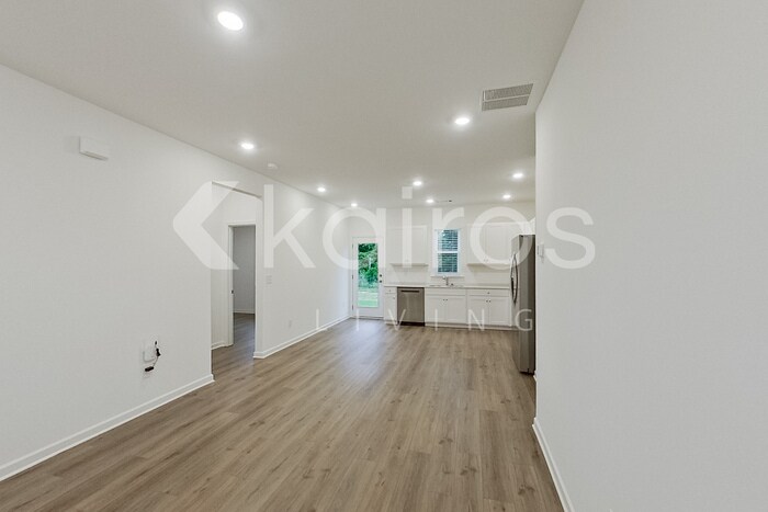 Building Photo - 122 Silver Maple Cir