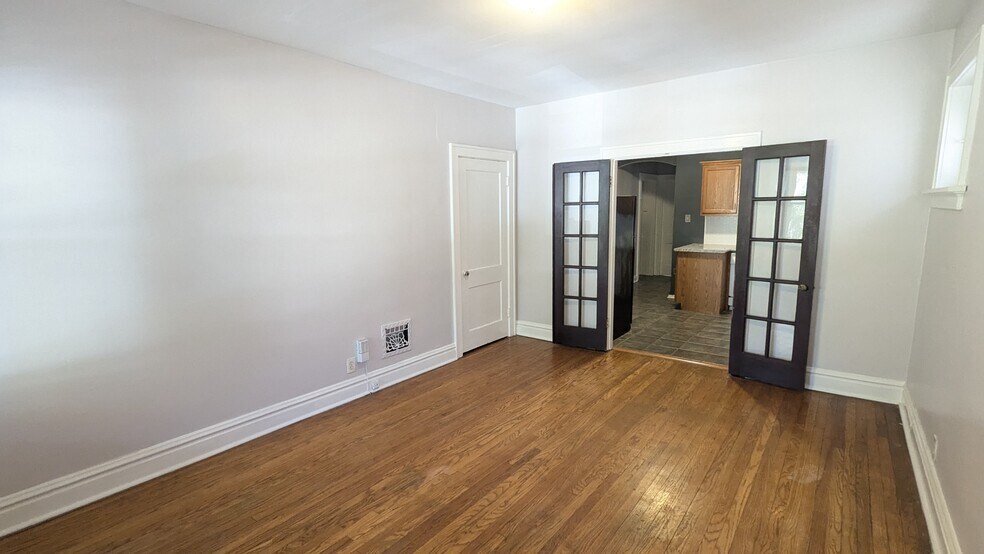 Building Photo - 5042 Mardel Ave