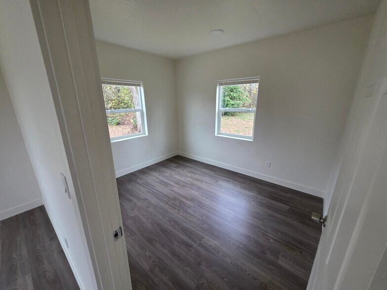 Building Photo - 12765 Clow Corner Rd