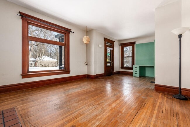 Building Photo - 415 W 5th Ave