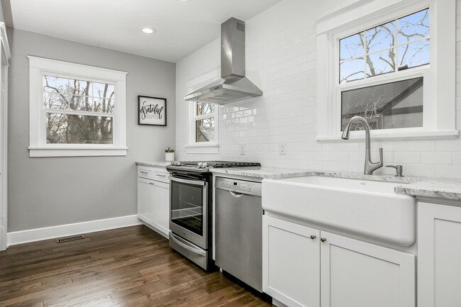 Building Photo - 2117 W Jefferson St