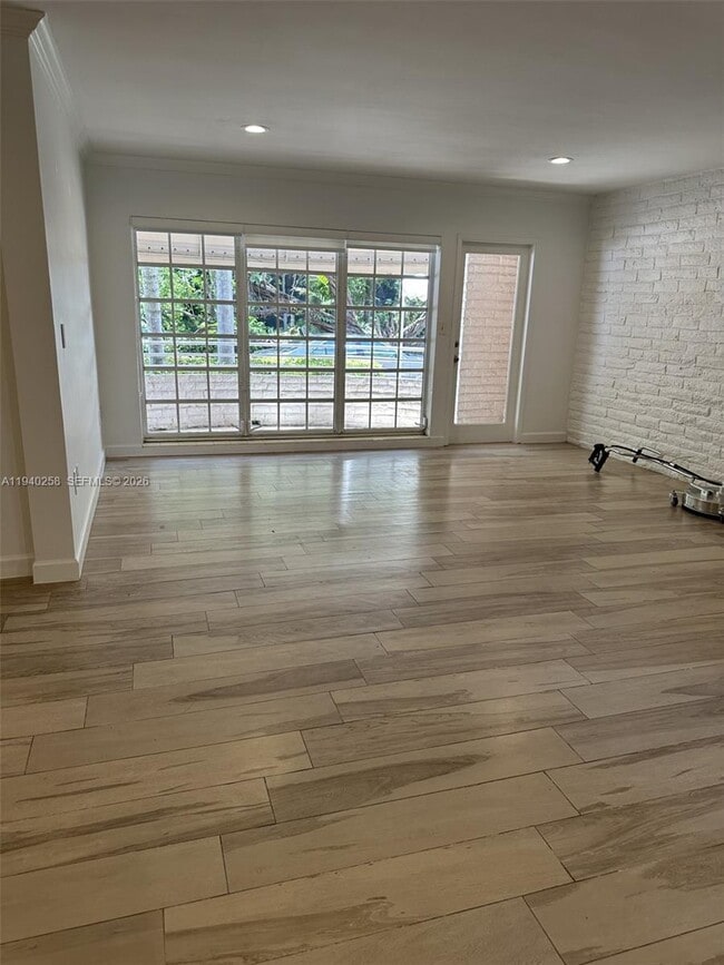 Building Photo - 60 Park Dr