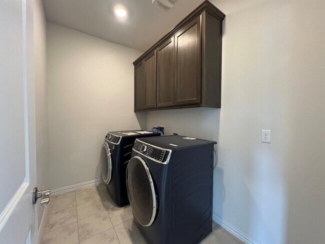 Building Photo - 2018 Matlock Cir