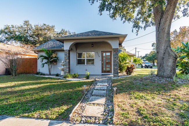Building Photo - 3208 W Napoleon Ave