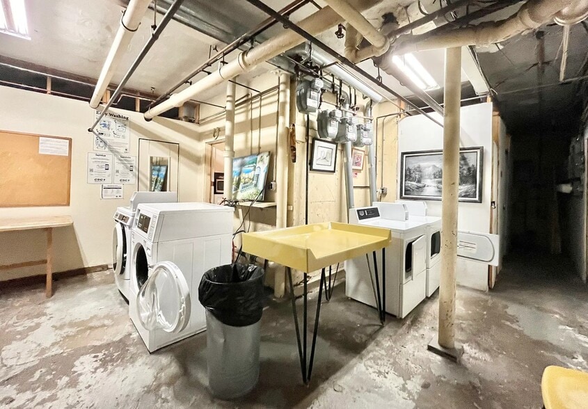 Building Photo - 71 Parkman St