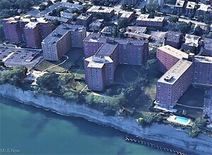 Building Photo - 11820 Edgewater Dr