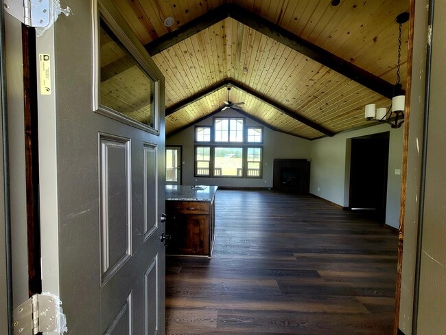 Building Photo - 401 Alpine Dr