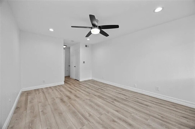 Building Photo - "Charming 1-Bedroom Furnished Retreat with...