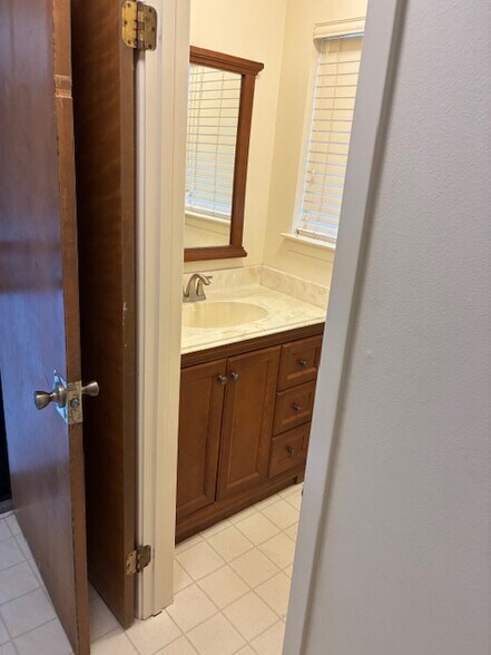 Building Photo - 4901 Westhaven Dr