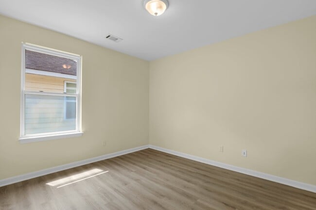Building Photo - 102 Moonlight Trail