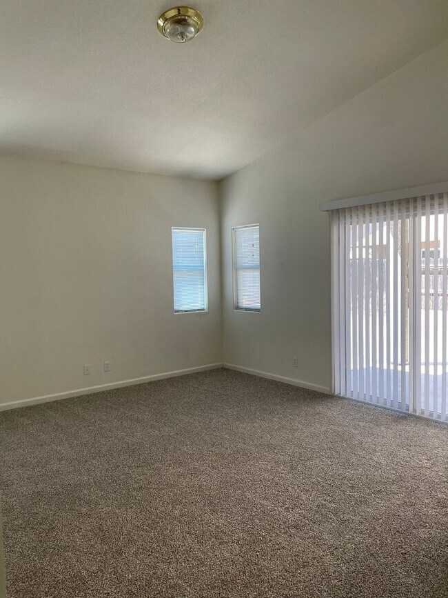 Building Photo - 757 Petit Sirah Ct