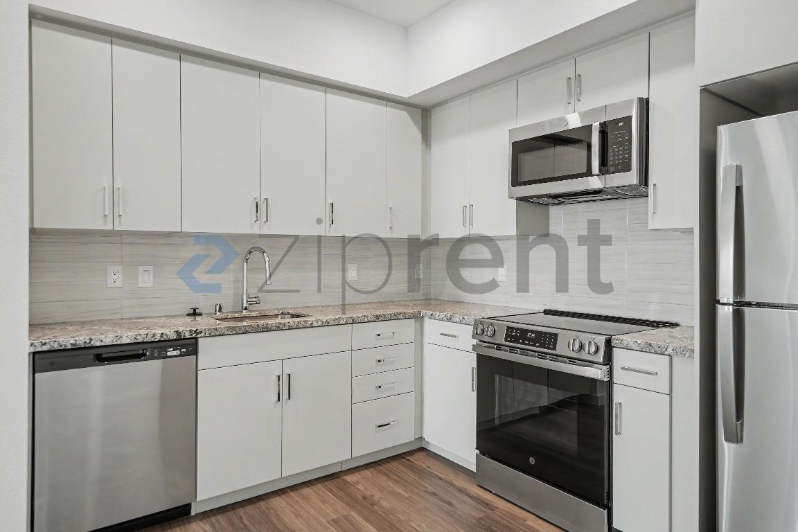 Building Photo - Unit 403