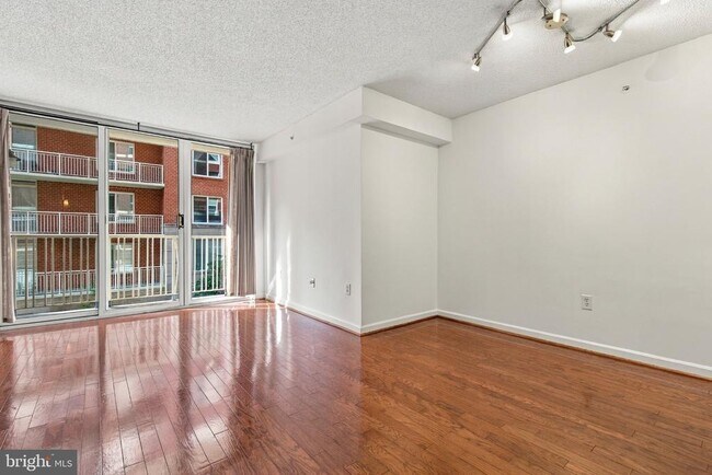 Building Photo - 880 N Pollard St