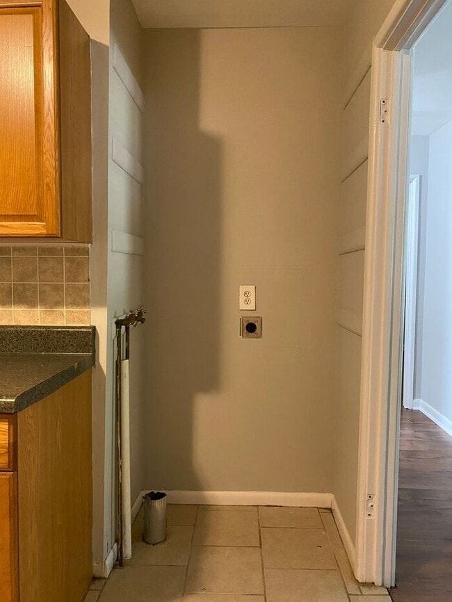 Building Photo - Lovely 2 Bed Duplex by Fisk - 5 Min From Downtown