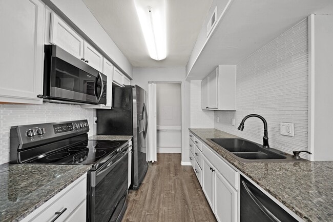 Building Photo - 260 El Dorado Blvd