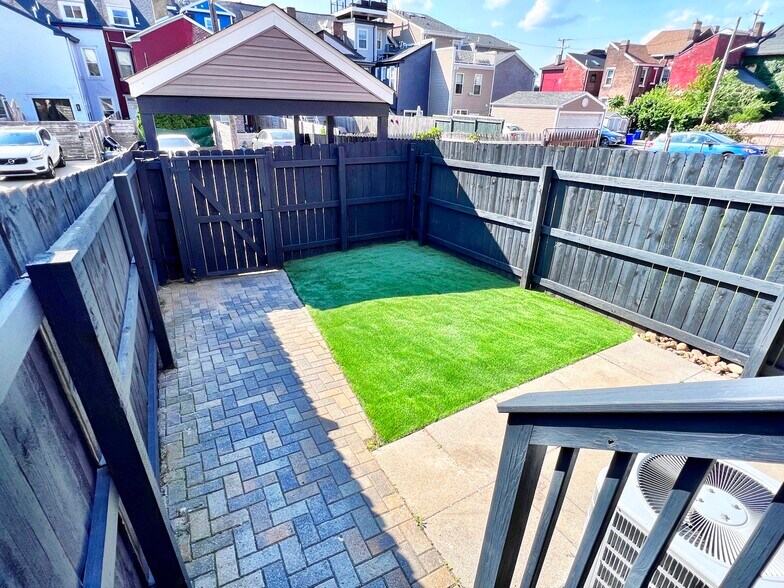 Building Photo - 3607 Charlotte St