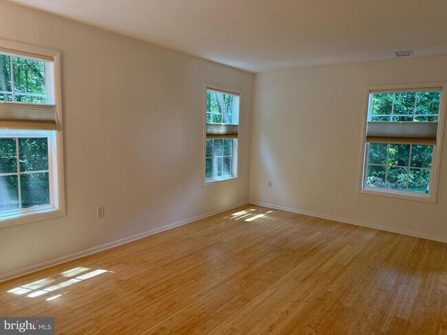 Building Photo - 110 Biscayne Ct