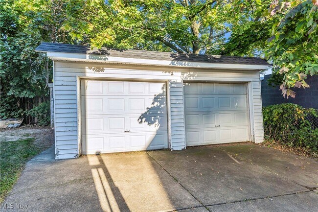 Building Photo - 2115 Dowd Ave
