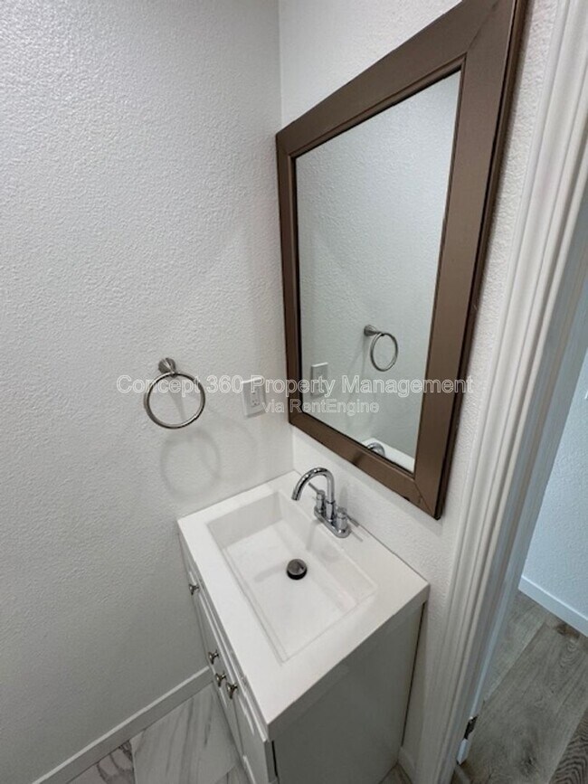 Building Photo - 3211 Park Ln