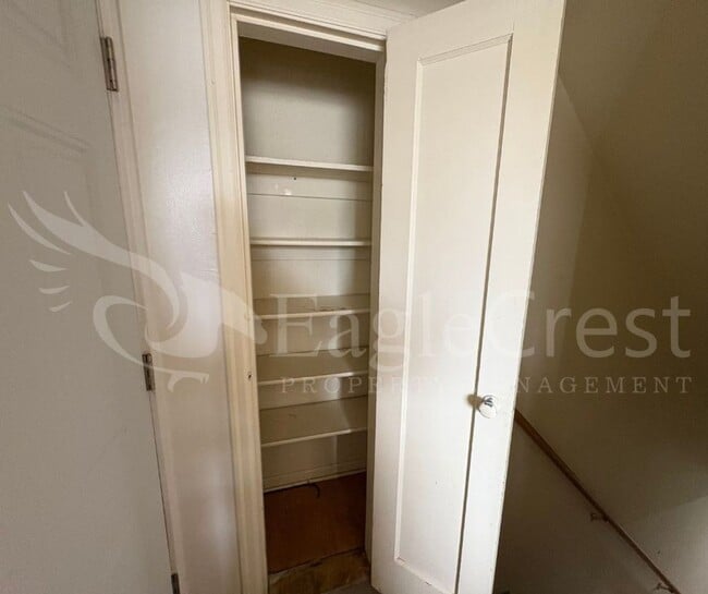 Building Photo - Three Bedroom, Two Bathroom House Located ...