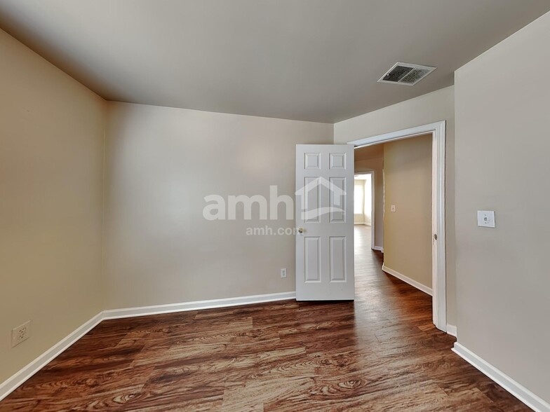 Building Photo - 2673 Blowing Wind Cir