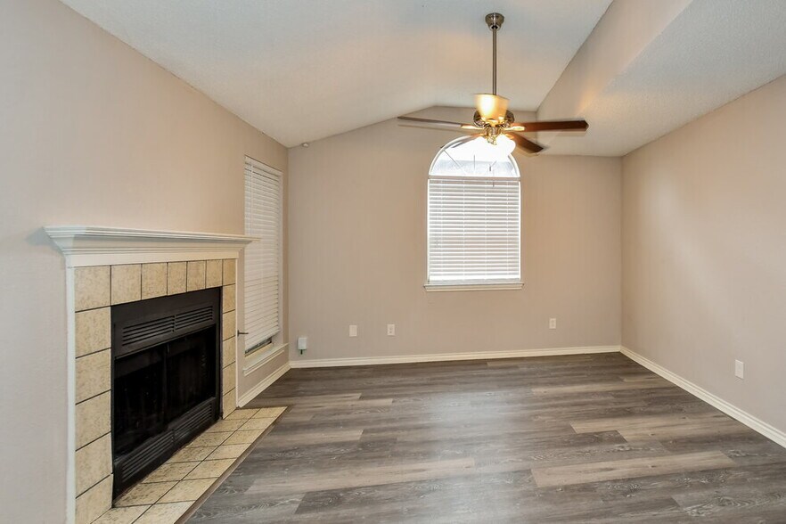 Building Photo - 208 Chamblin Dr