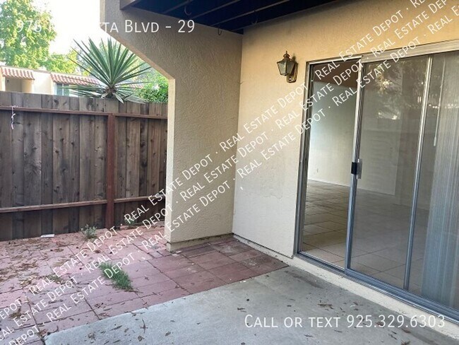 Building Photo - 975 Murrieta Blvd