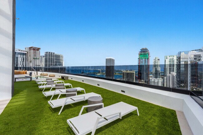 Building Photo - 225 N Miami Ave