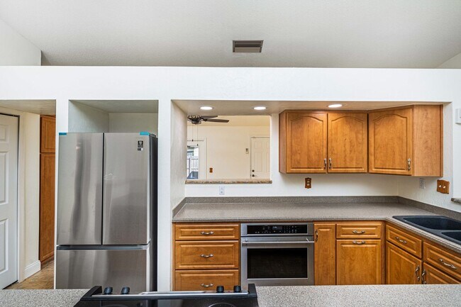 Building Photo - Convenient, Updated, and Plenty of Room fo...