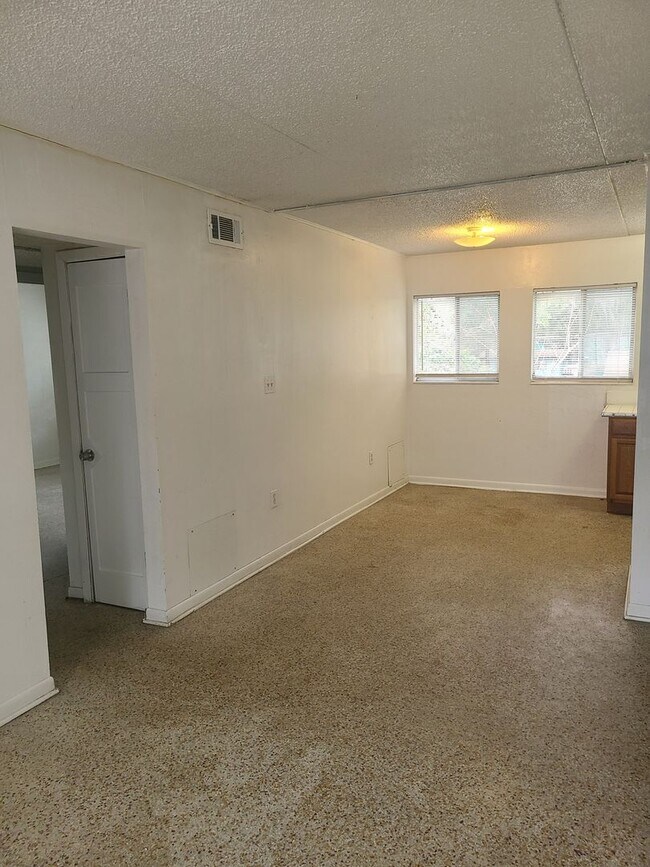 Building Photo - 1307 NW 6th St