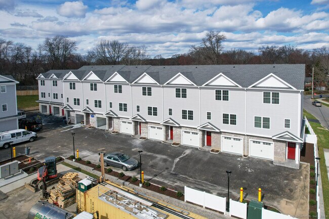 Building Photo - 2 Beacon Square
